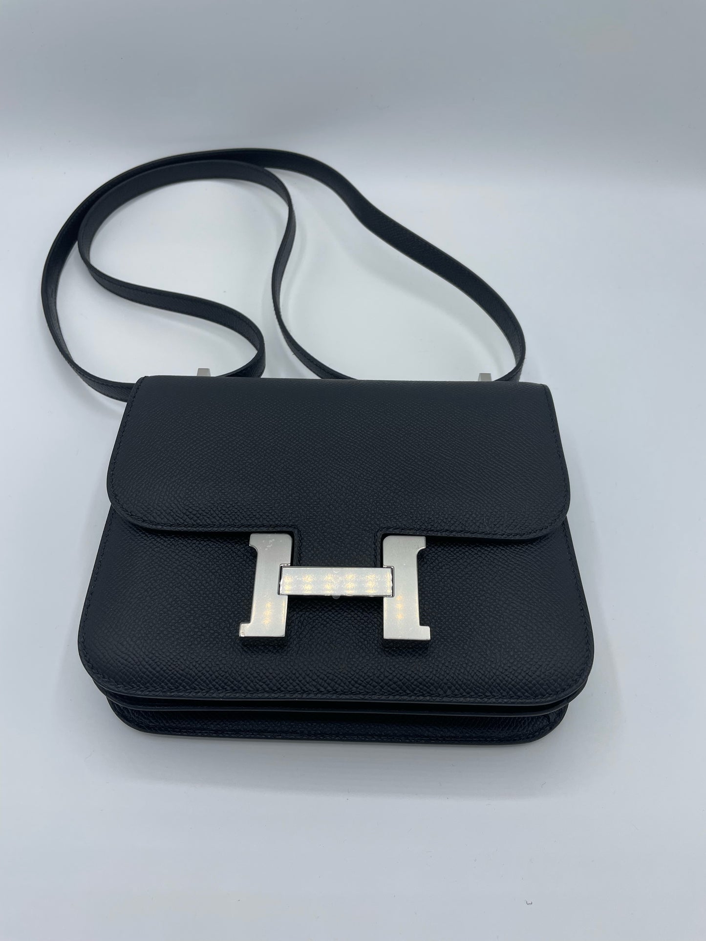 Hermes Constance 18